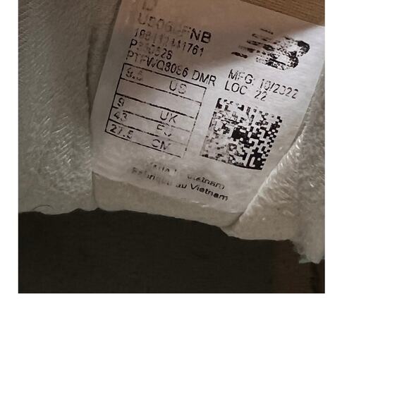 New Balance 9060 Sneakers 9.5 - Picture 8 of 8